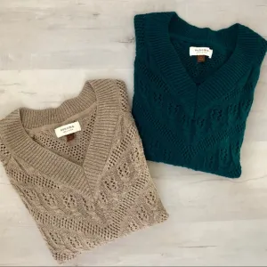 ✨ Bundle of two knit sweaters