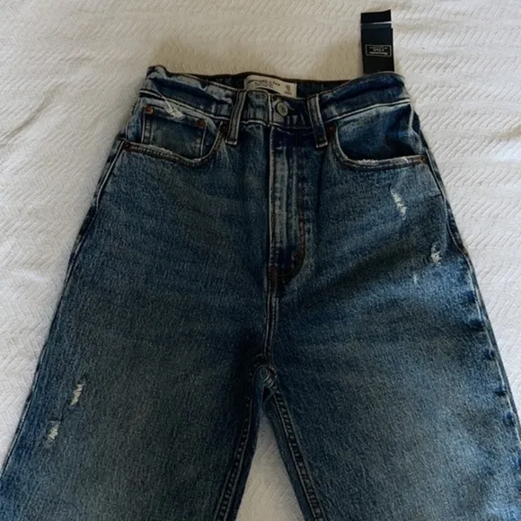 ABERCROMBIE AND FITCH 90s STRAIGHT ULTRA HIGH RISE