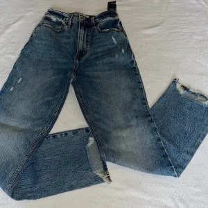 ABERCROMBIE AND FITCH 90s STRAIGHT ULTRA HIGH RISE