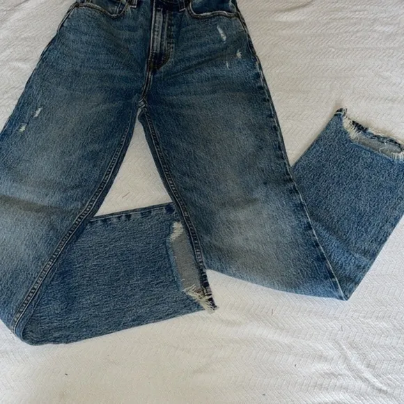 ABERCROMBIE AND FITCH 90s STRAIGHT ULTRA HIGH RISE