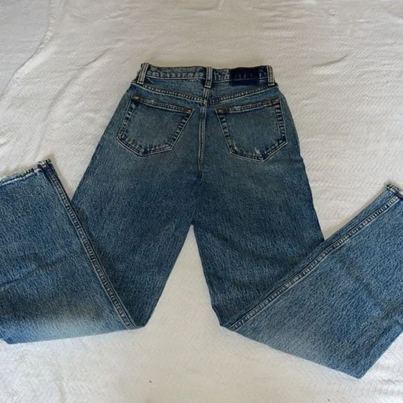 ABERCROMBIE AND FITCH 90s STRAIGHT ULTRA HIGH RISE