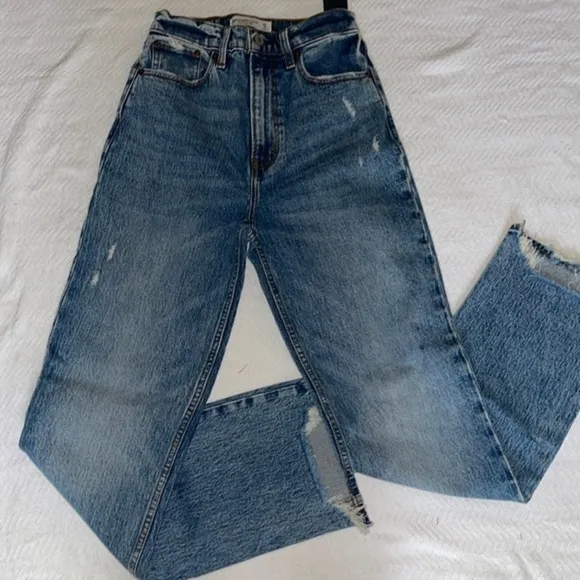 ABERCROMBIE AND FITCH 90s STRAIGHT ULTRA HIGH RISE