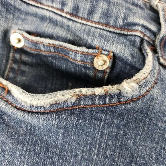 A.M.I Embroidered Leg Jeans Women Size 8 Western Blue Denim Boho Gypsy Straight