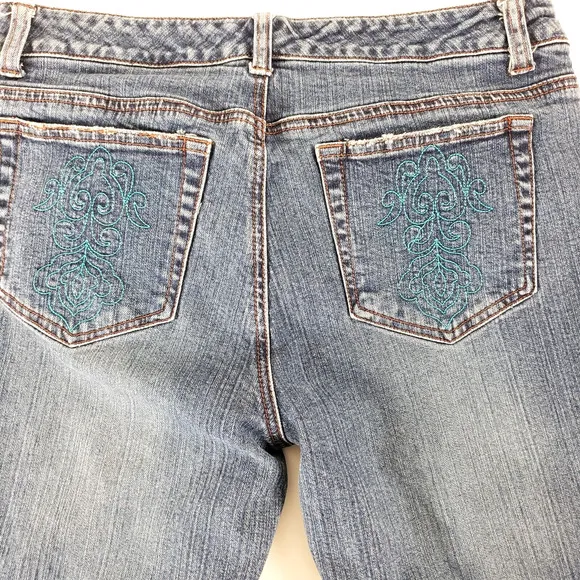 A.M.I Embroidered Leg Jeans Women Size 8 Western Blue Denim Boho Gypsy Straight