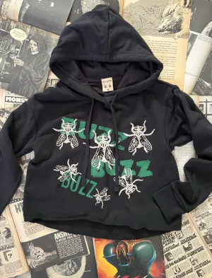 BUZZ BUZZ BUZZ CROPPED HOODIE *BLACK