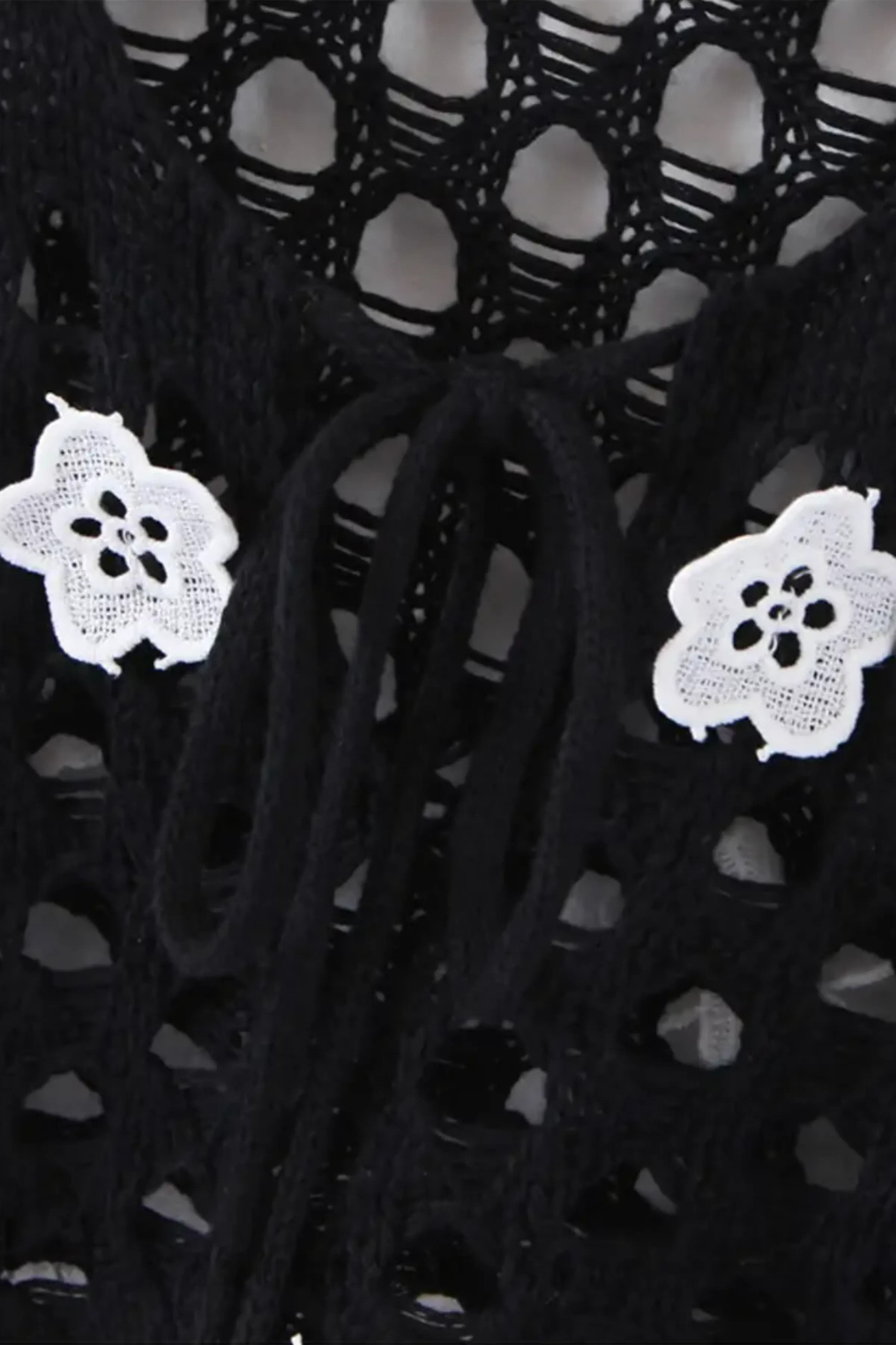 CROPPED CROCHET FLORAL APPLIQUE CARDIGAN