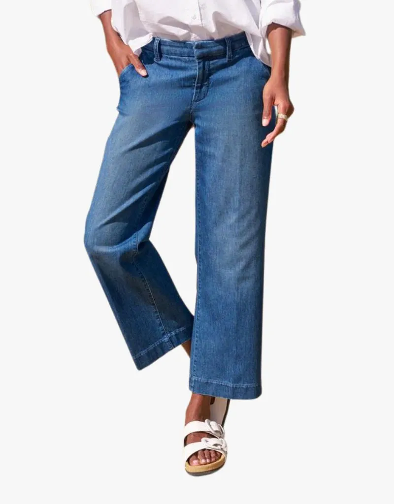 Frank & Eileen Westport The Italian Wide Leg Trousers in 1984 Washed Blue (Italian Dream Light Denim)