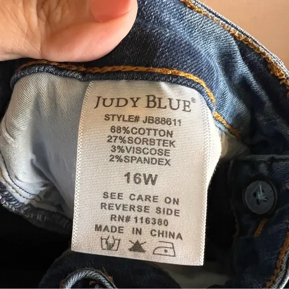Judy Blue Flare Wide Leg Raw Hem Double Button Jeans in Classic Blue Size 16W