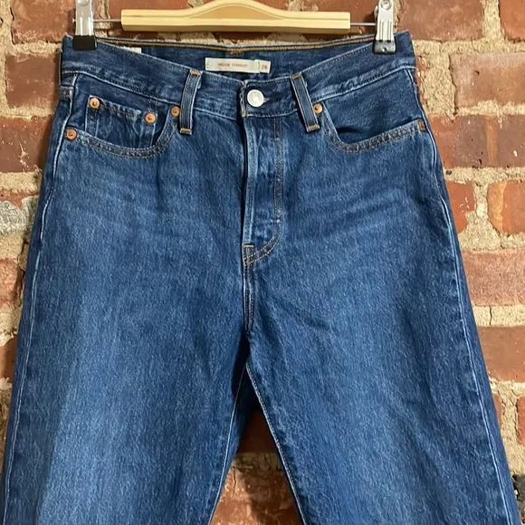 Levi's Premium Wedgie Straight Women's Blue Denim Jeans Size 26 waist, Length 26