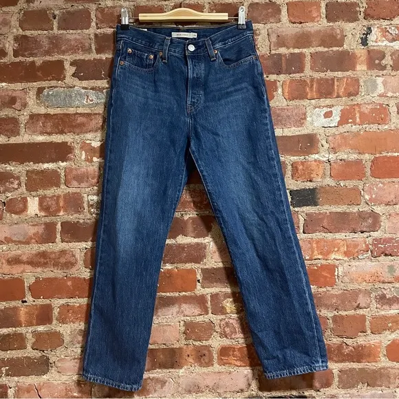 Levi's Premium Wedgie Straight Women's Blue Denim Jeans Size 26 waist, Length 26