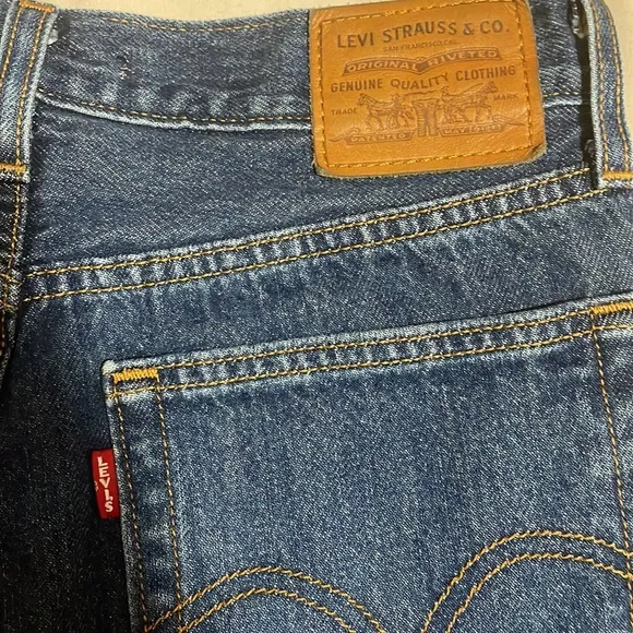 Levi's Premium Wedgie Straight Women's Blue Denim Jeans Size 26 waist, Length 26