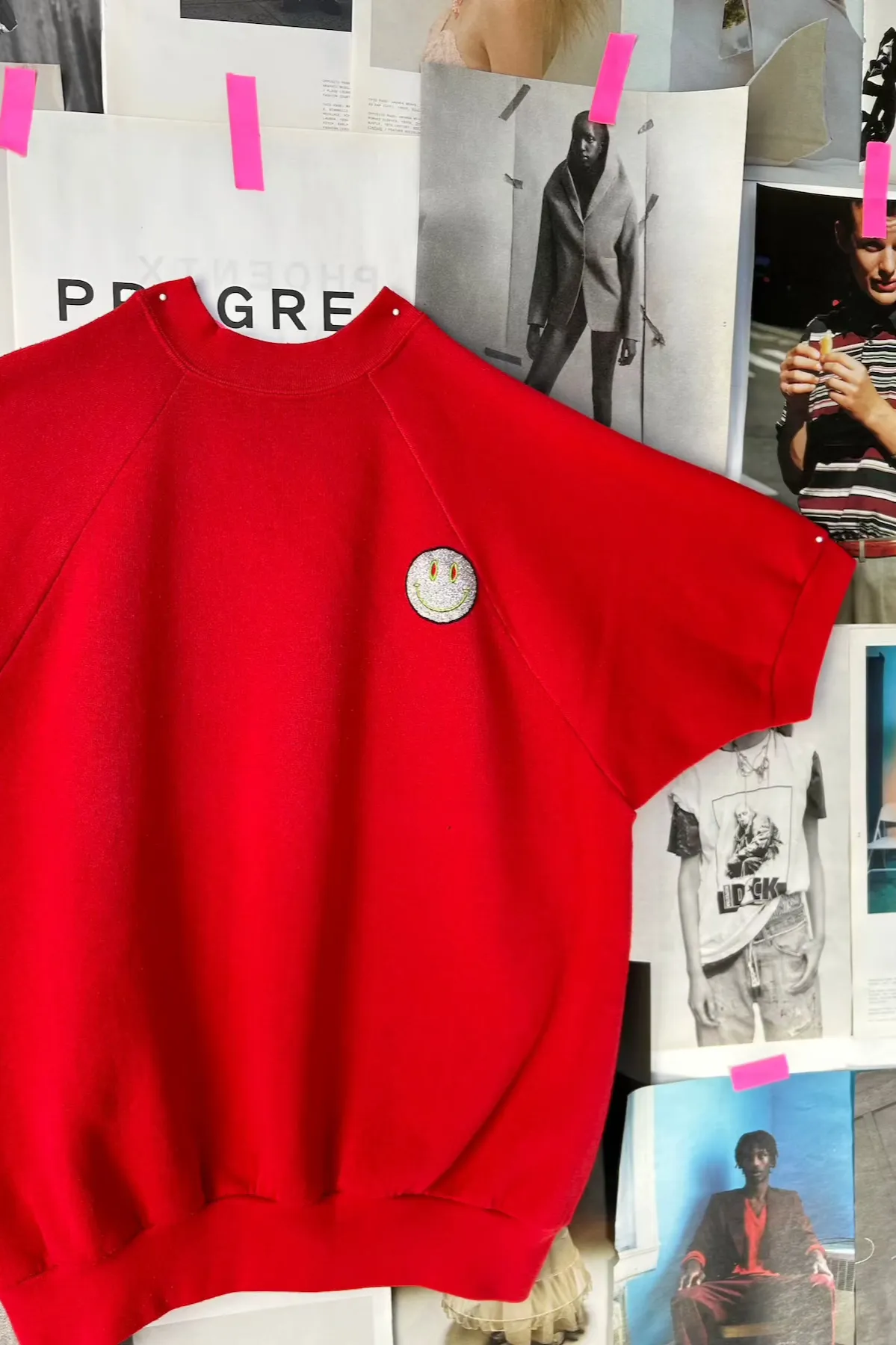 LEXI | red smiley