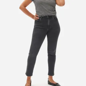 NWT Everlane The 90’s Curvy Cheeky Jeans in Washed Black Size 27