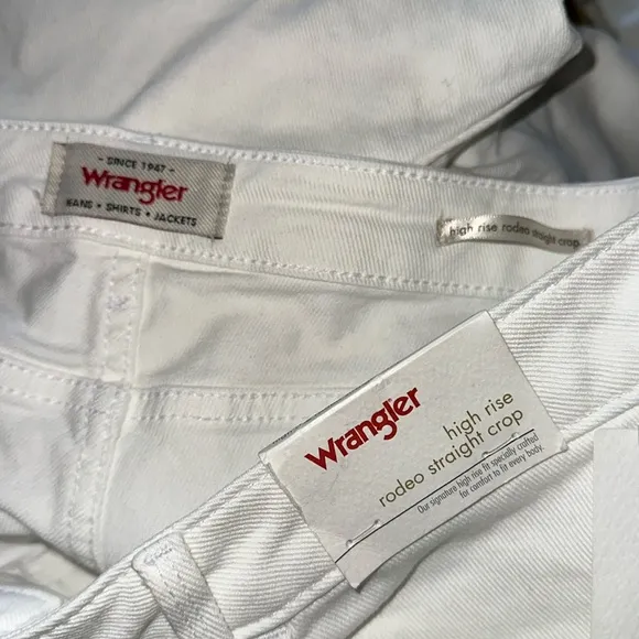 NWT Wrangler Womens High Rise Rodeo Straight Leg Crop Jeans- 14/32