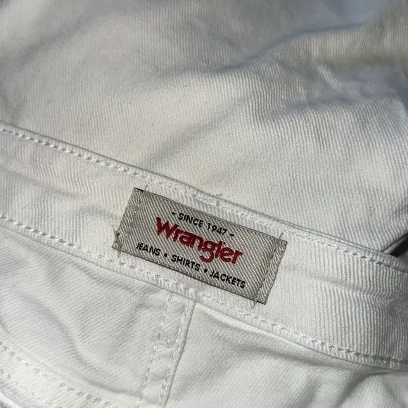 NWT Wrangler Womens High Rise Rodeo Straight Leg Crop Jeans- 14/32
