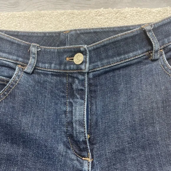 ST. JOHN- {Caviar}- Women’s Medium Wash Denim Stretch Straight Leg Jeans, Size 4