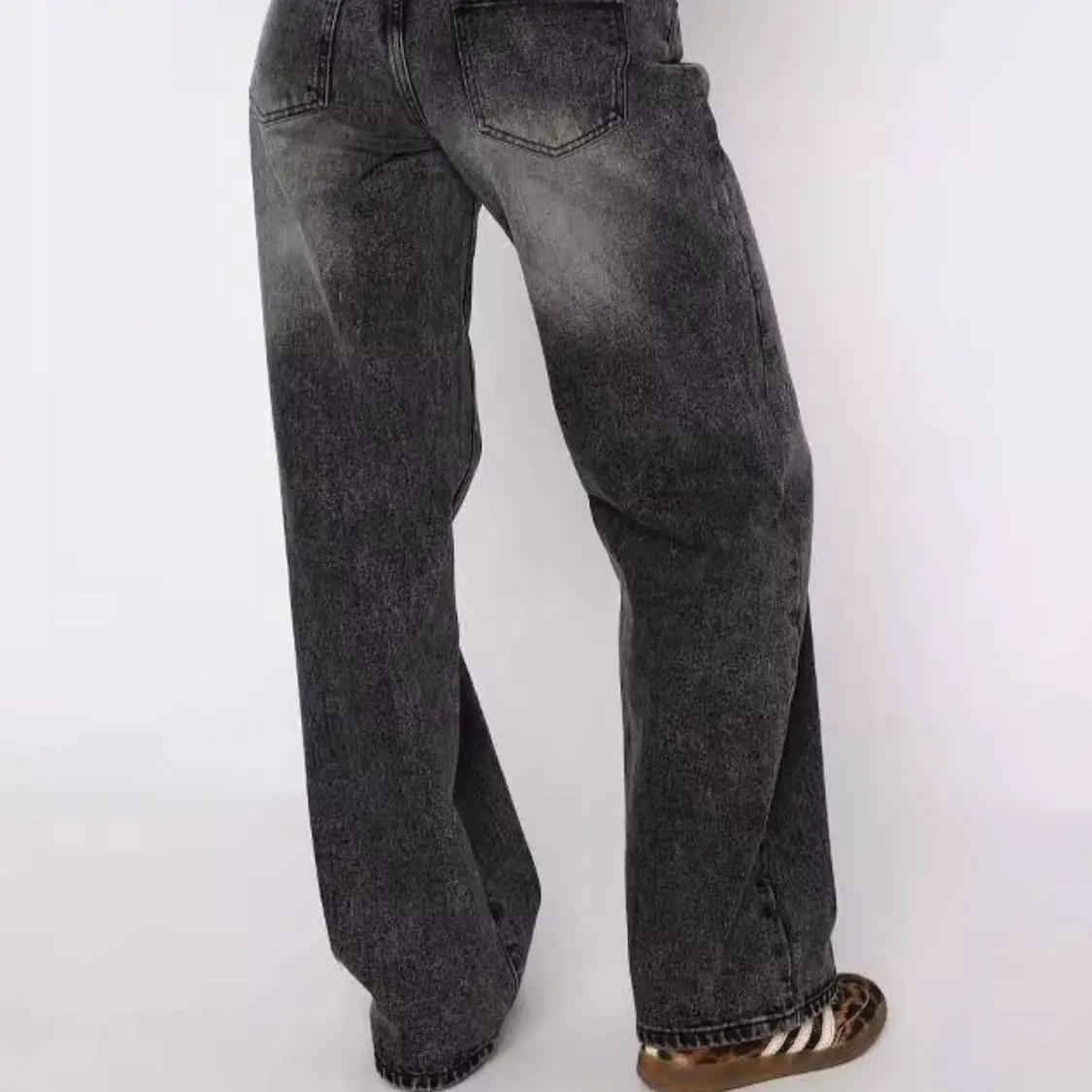 Wide Leg Jeans with Pockets