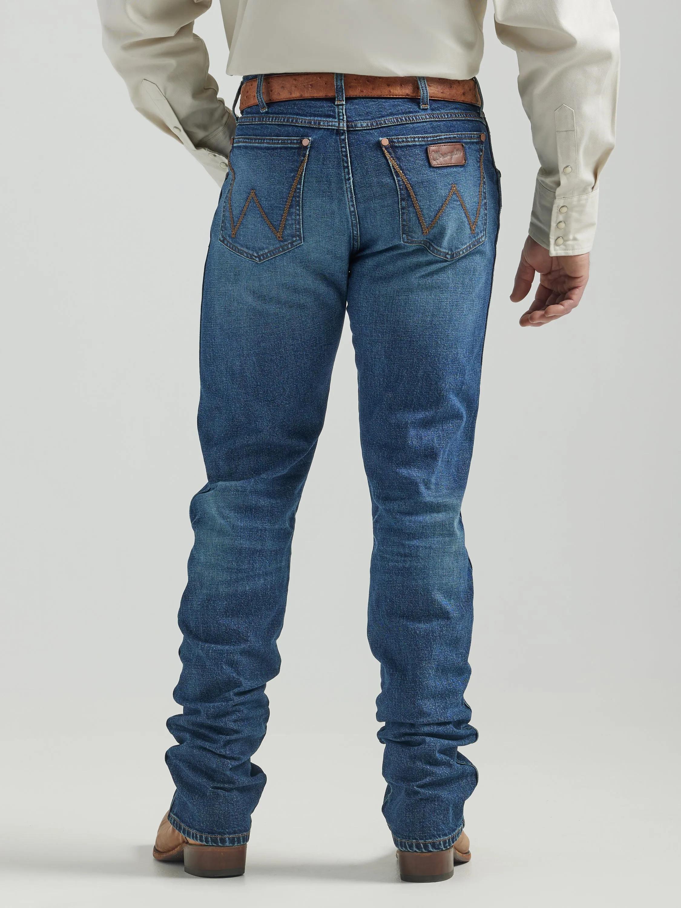 Wrangler Men's Retro Slim Fit Straight Blue Jeans