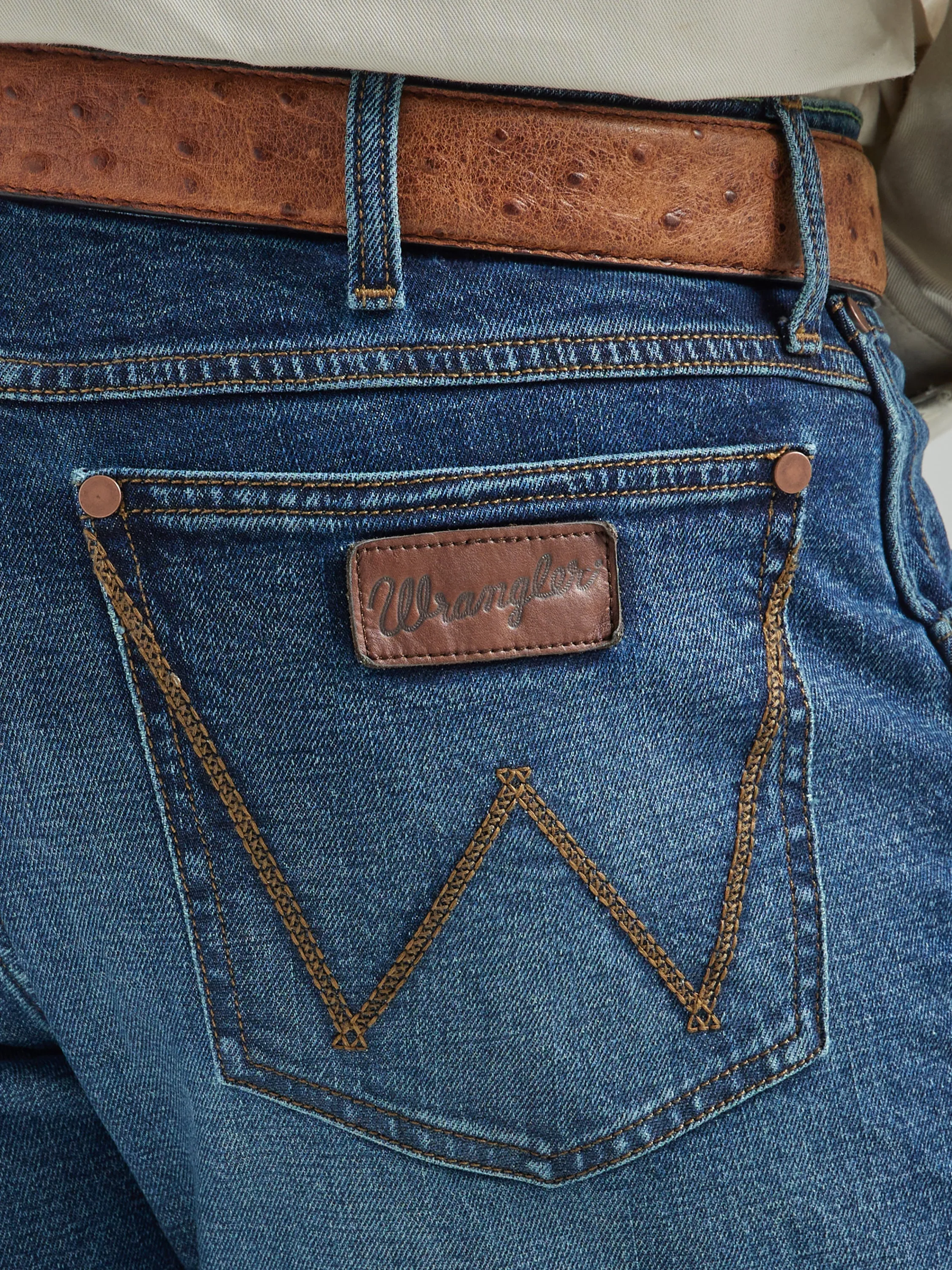 Wrangler Men's Retro Slim Fit Straight Blue Jeans