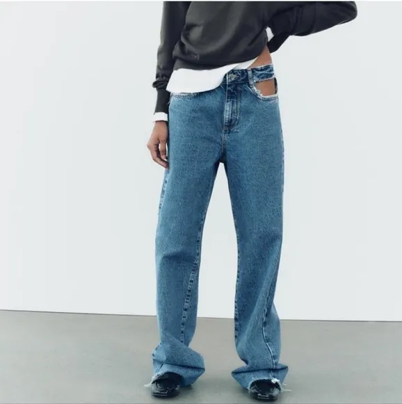 ZARA MID RISE RIPPED CUT OUT STRAIGHT LEG JEANS Size 6