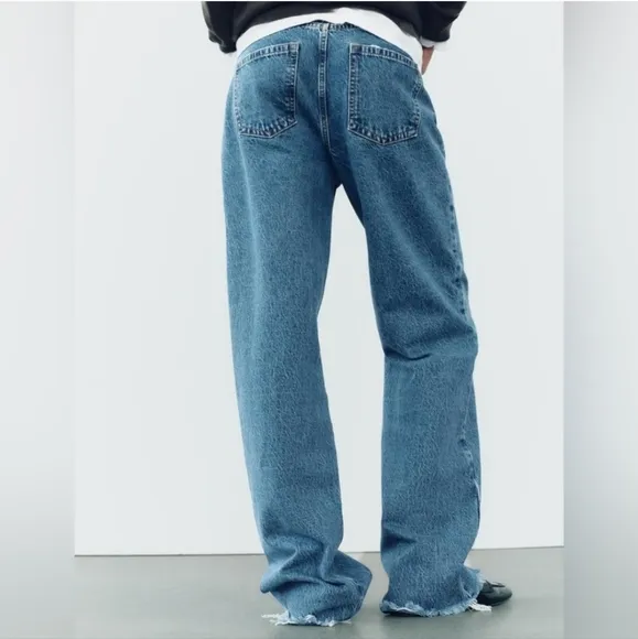 ZARA MID RISE RIPPED CUT OUT STRAIGHT LEG JEANS Size 6