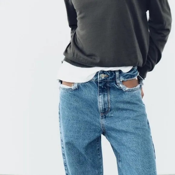 ZARA MID RISE RIPPED CUT OUT STRAIGHT LEG JEANS Size 6